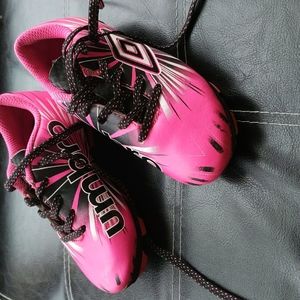Umbro girls soccer shoes 8k